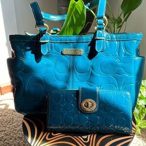 Coach Gallery Embossed Teal Patent Leather HandBag wallet Set